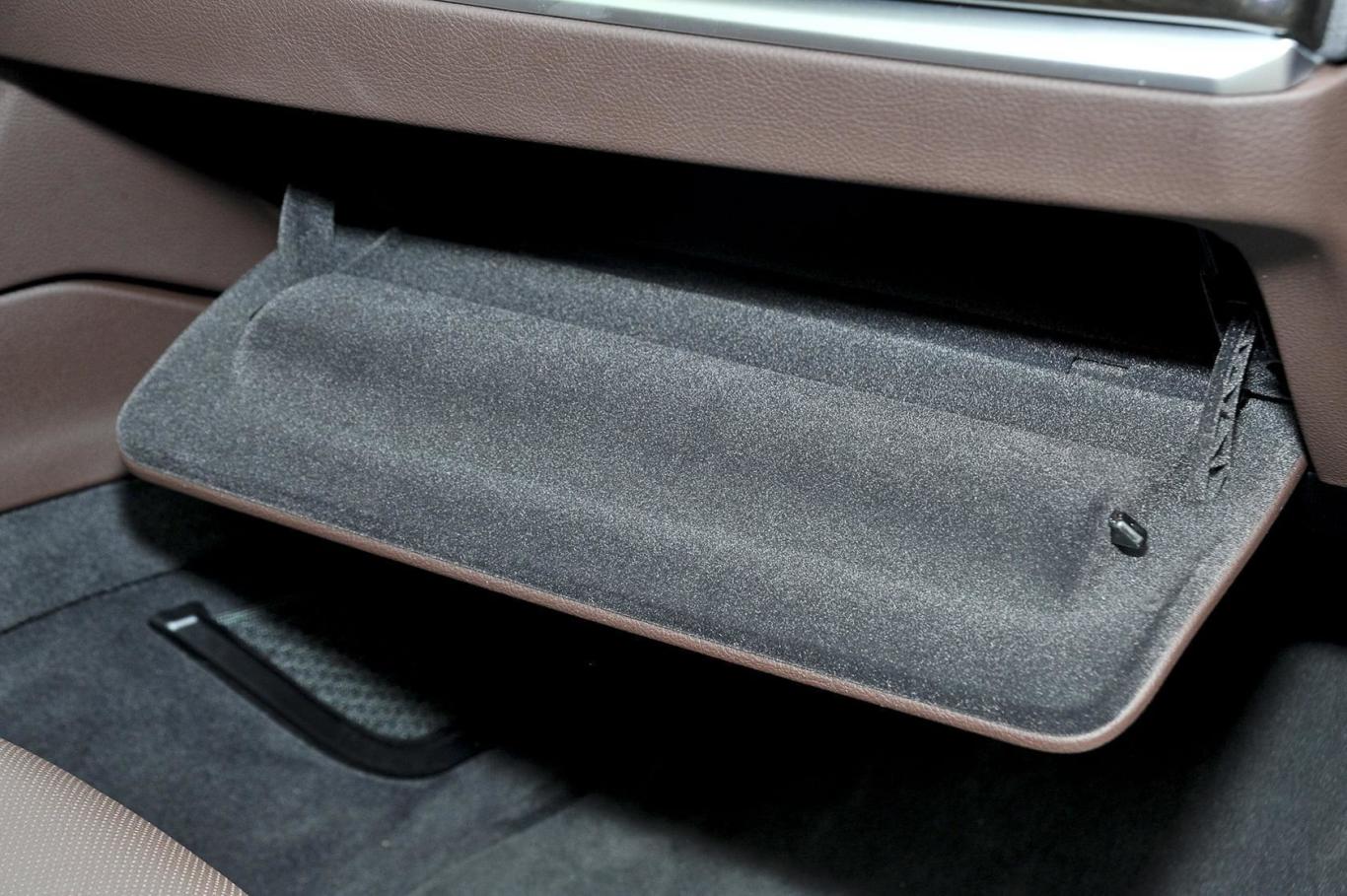 宝马5系gt528i 豪华型手套箱