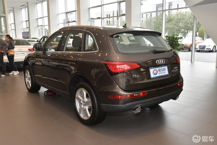 【奥迪q52015款40tfsi 舒适型后45度(车头向左)汽车图片-汽车图片大全