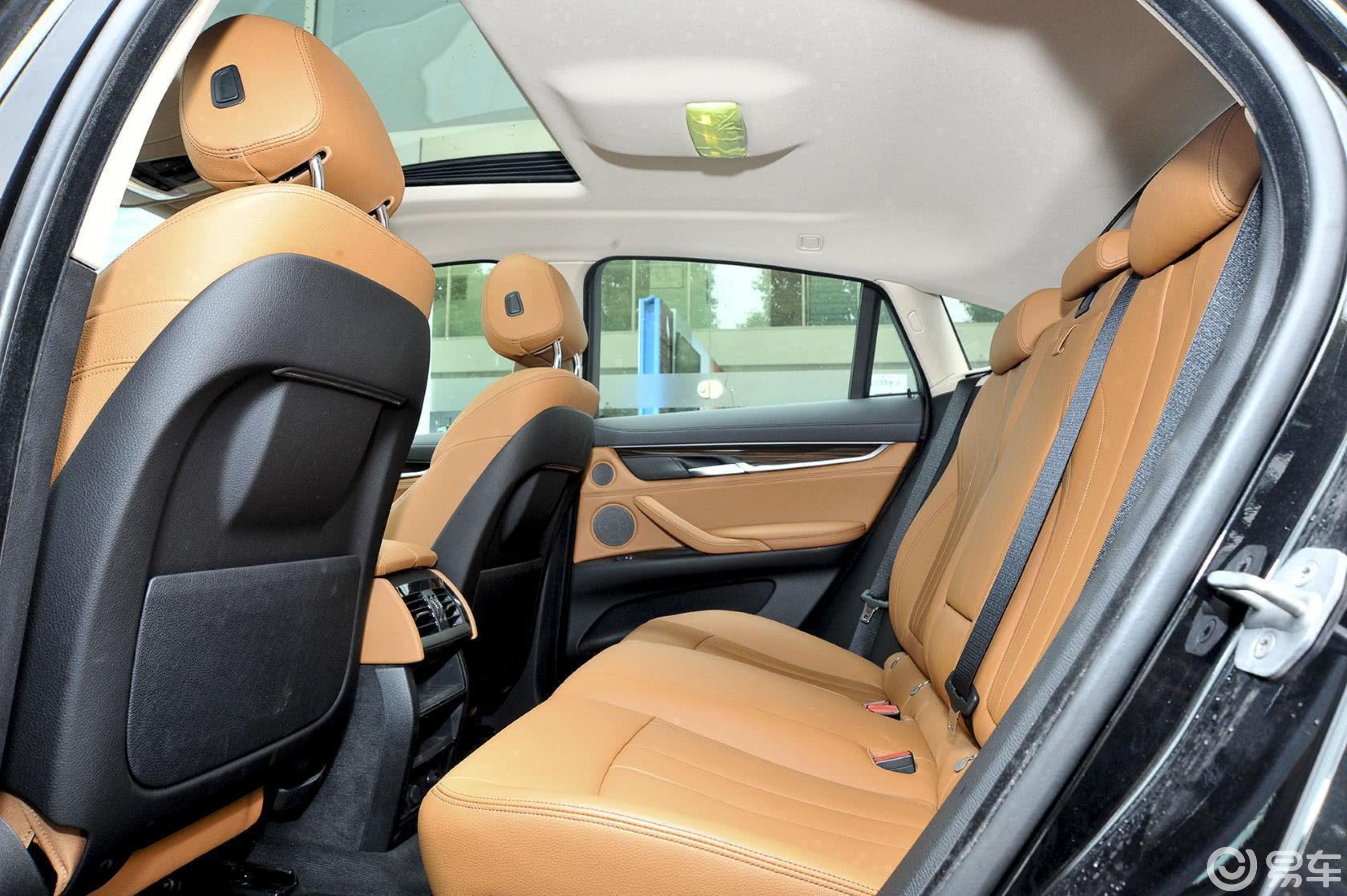 【宝马x62015款xdrive35i 领先型后排空间体验汽车图片-汽车图片大全