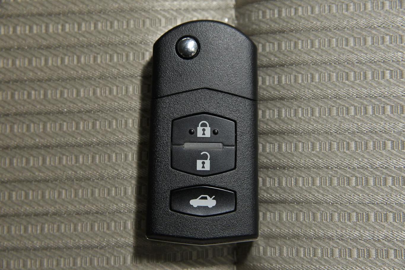 马自达3 星骋三厢 1.6l 自动 舒适型钥匙