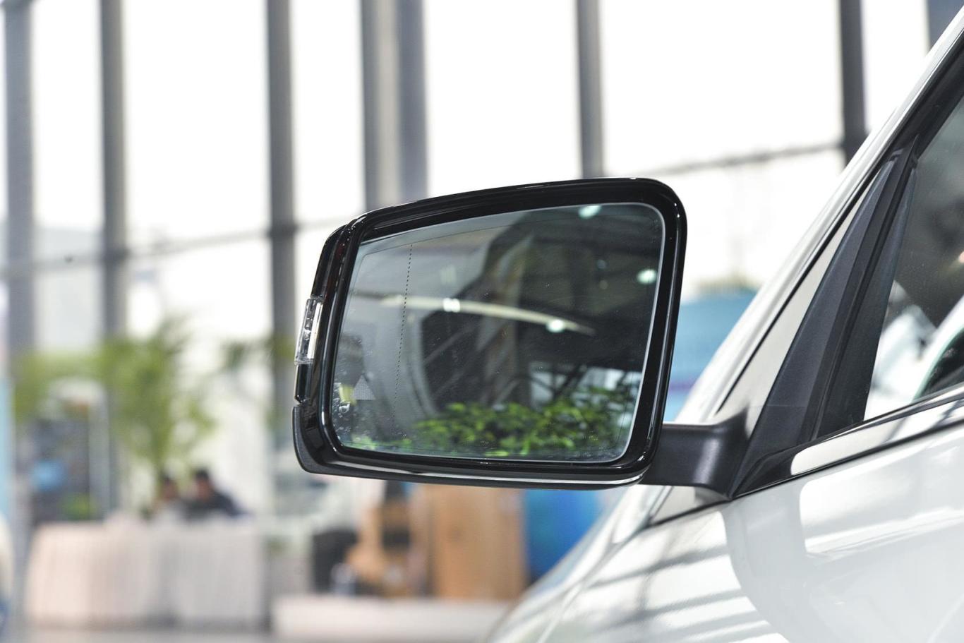 【奔驰clacla260 4matic后视镜镜面