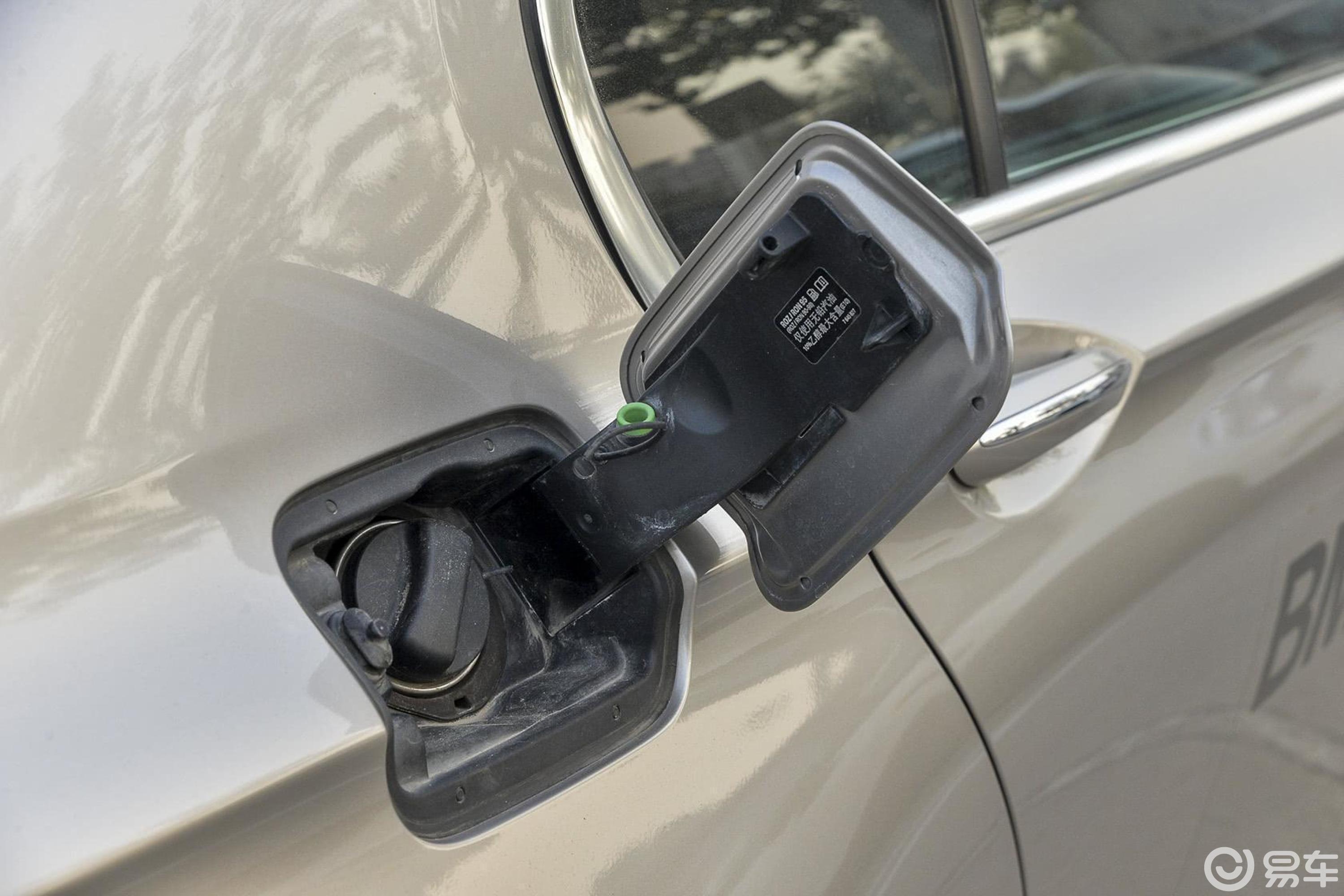 【宝马7系2013款730li 豪华型油箱盖汽车图片-汽车图片大全】-易车