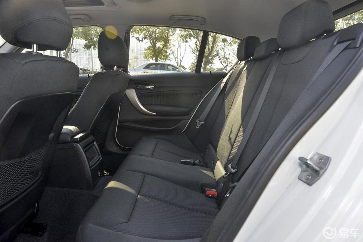 【宝马1系(进口)2015款118i 领先型后排空间体验汽车图片-汽车图片