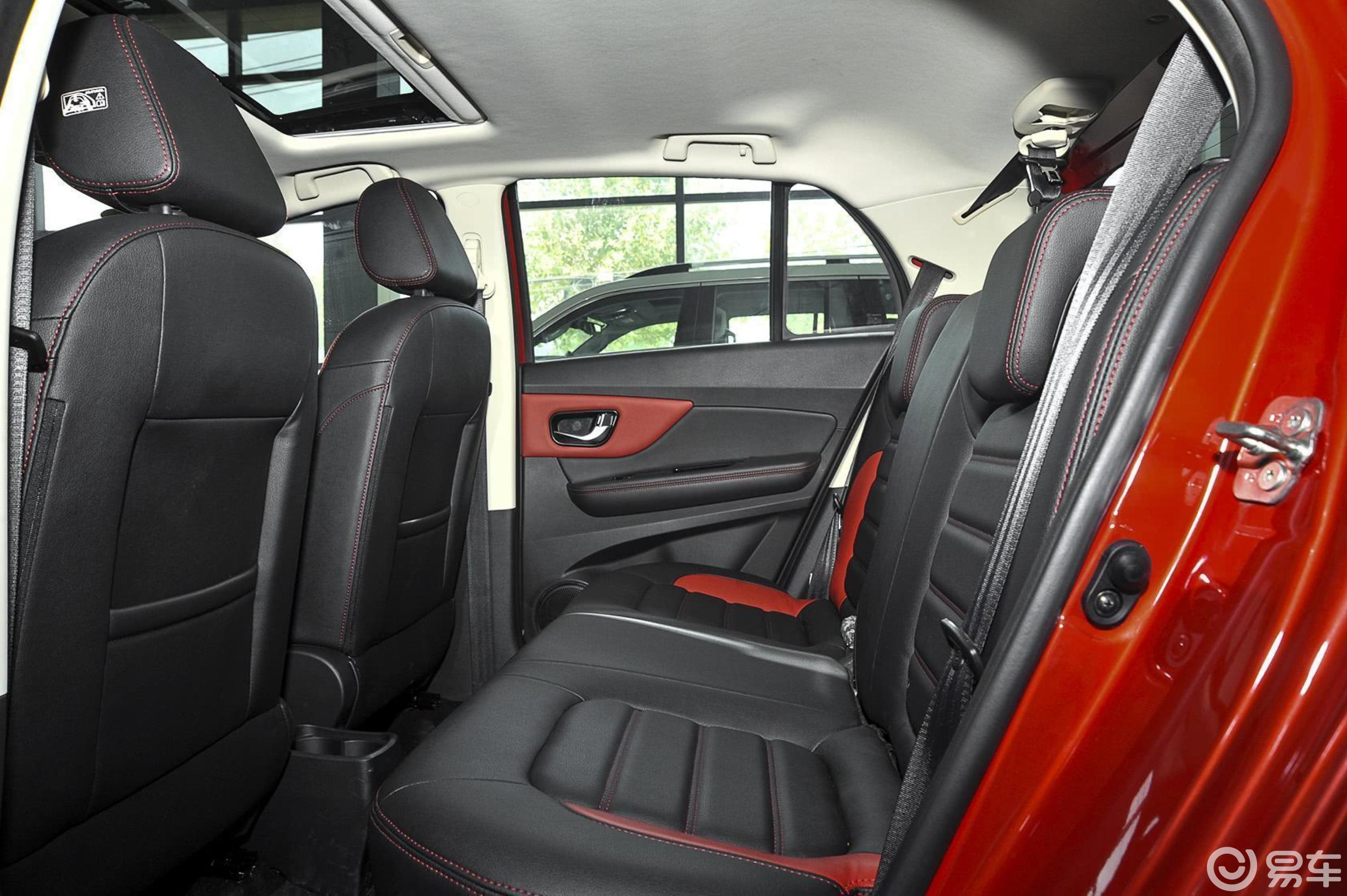 5l amt 尊贵型后排空间体验汽车图片-汽车图片大全】-易车