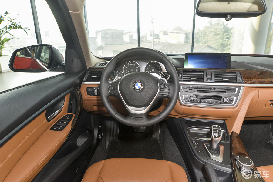 【宝马3系2016款320li 豪华设计套装完整内饰(驾驶员位置)汽车图片