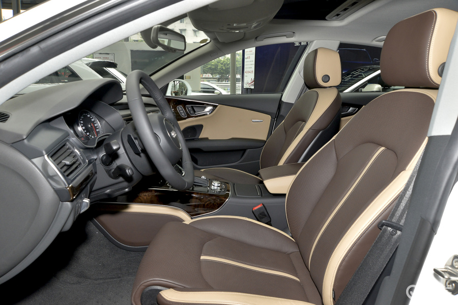 【奥迪a7(进口)2016款50 tfsi quattro 舒适型前排空间汽车图片-汽车