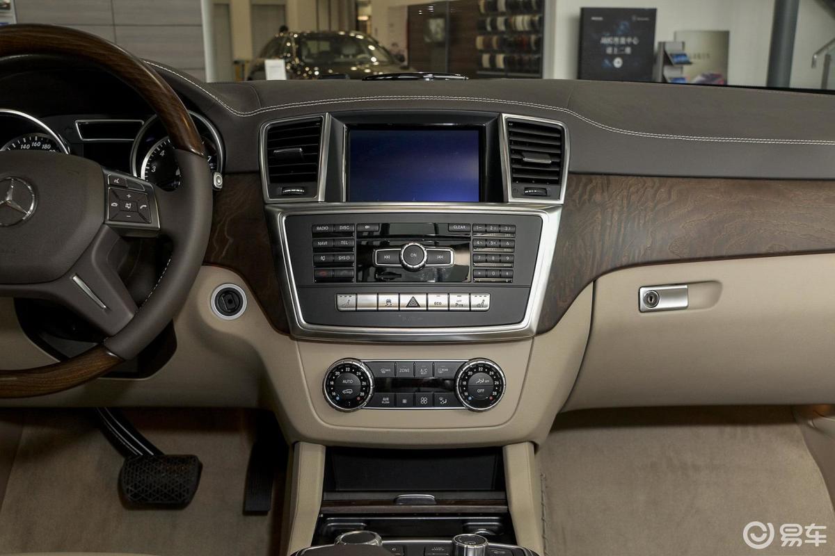 【奔驰gl级2014款400 4matic 豪华型内饰全景正拍汽车图片-汽车图片