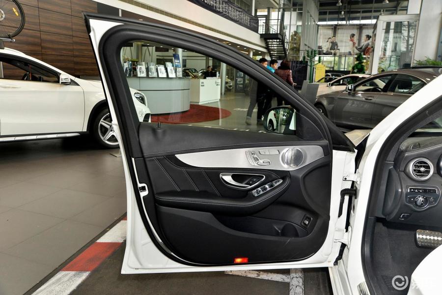 【amg c级2015款c 63驾驶员侧车门内门板汽车图片-汽车图片大全】-易