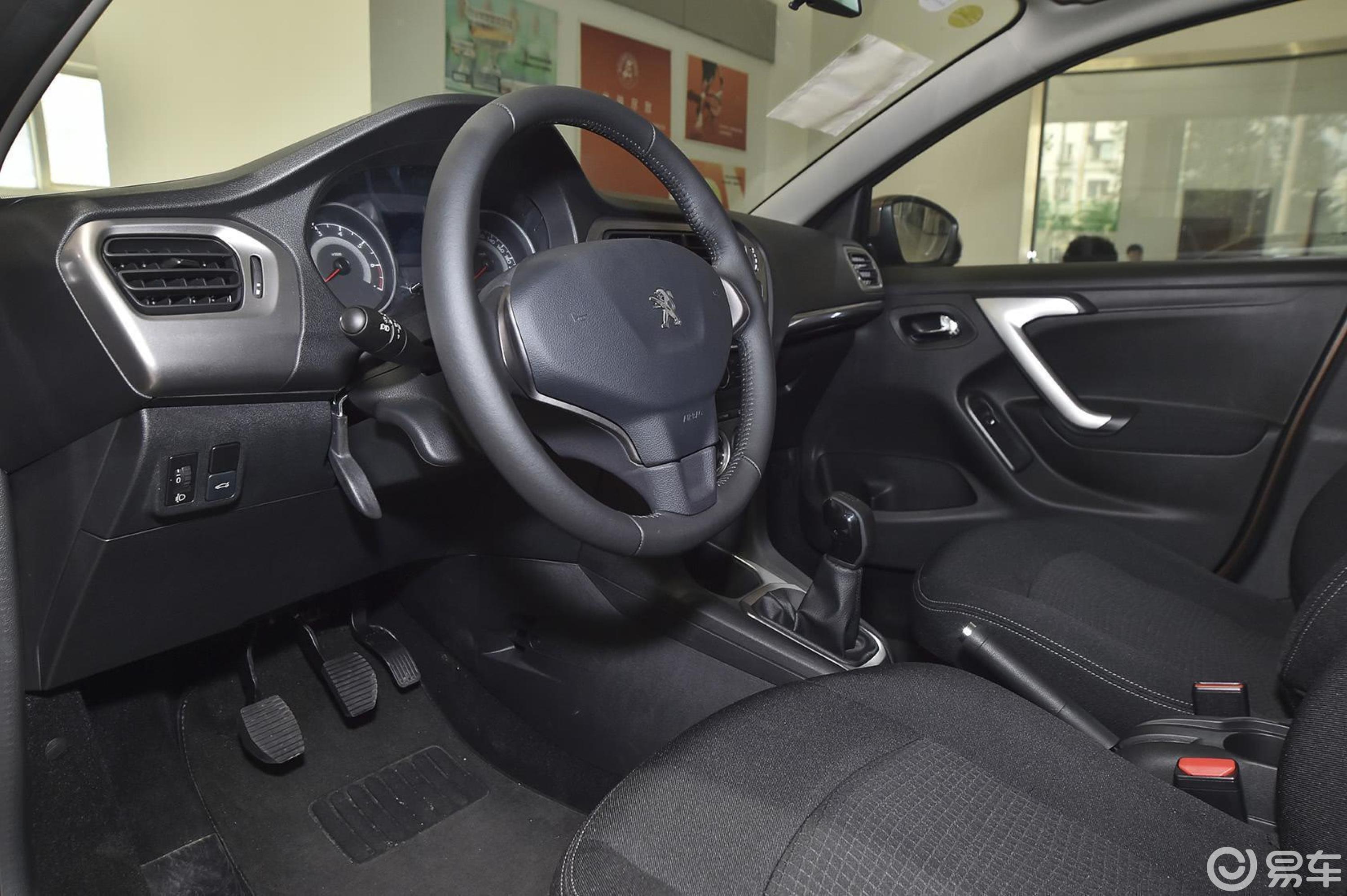 【标致3012014款1.6l 自动 舒适版内饰汽车图片-汽车图片大全】-易车