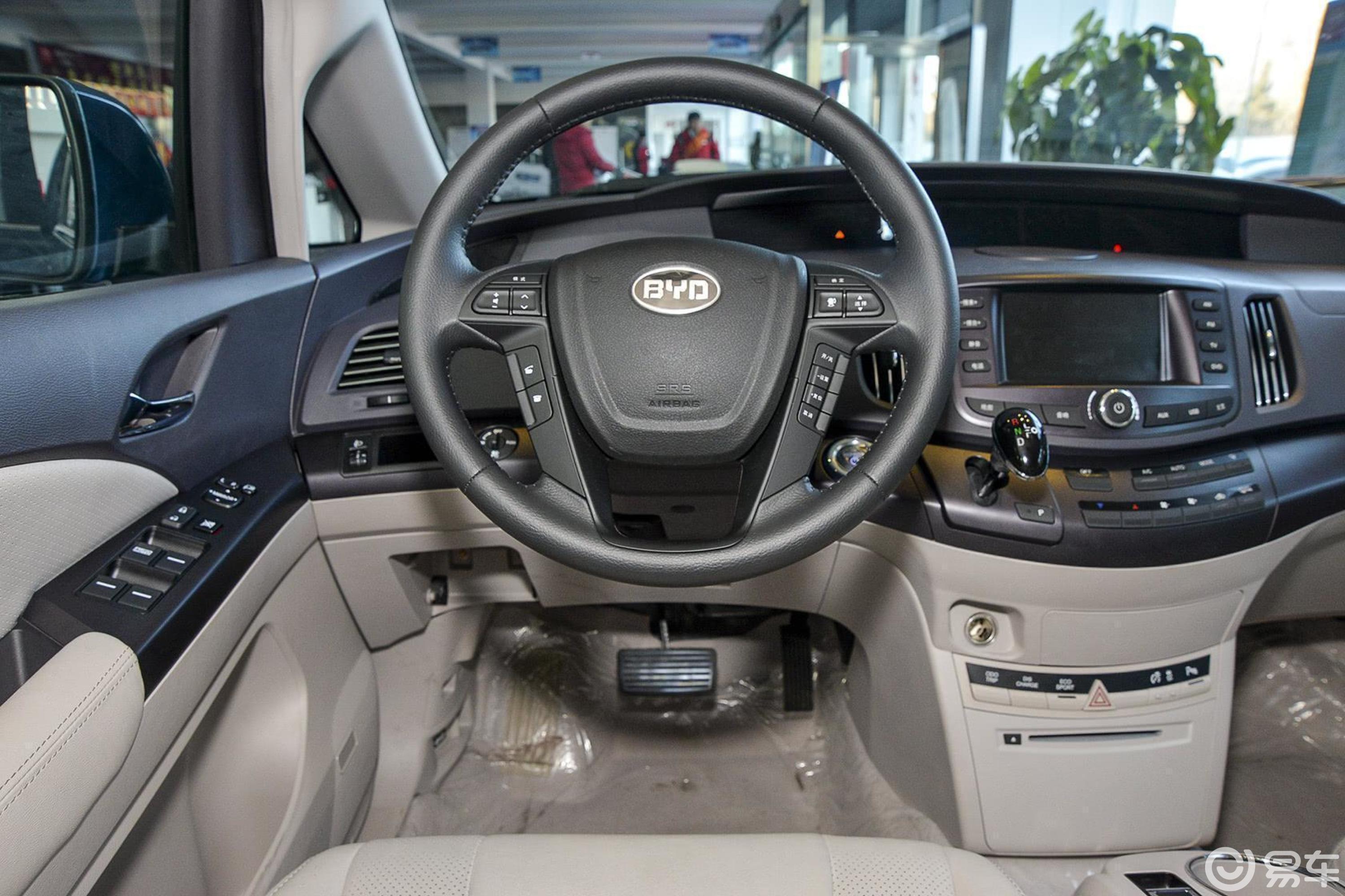 【比亚迪e62016款400 精英版中控台驾驶员方向汽车图片-汽车图片大全