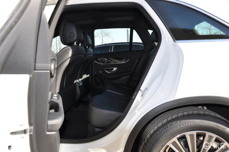 【奔驰glc级2016款glc260 动感型后排空间体验汽车图片-汽车图片大全