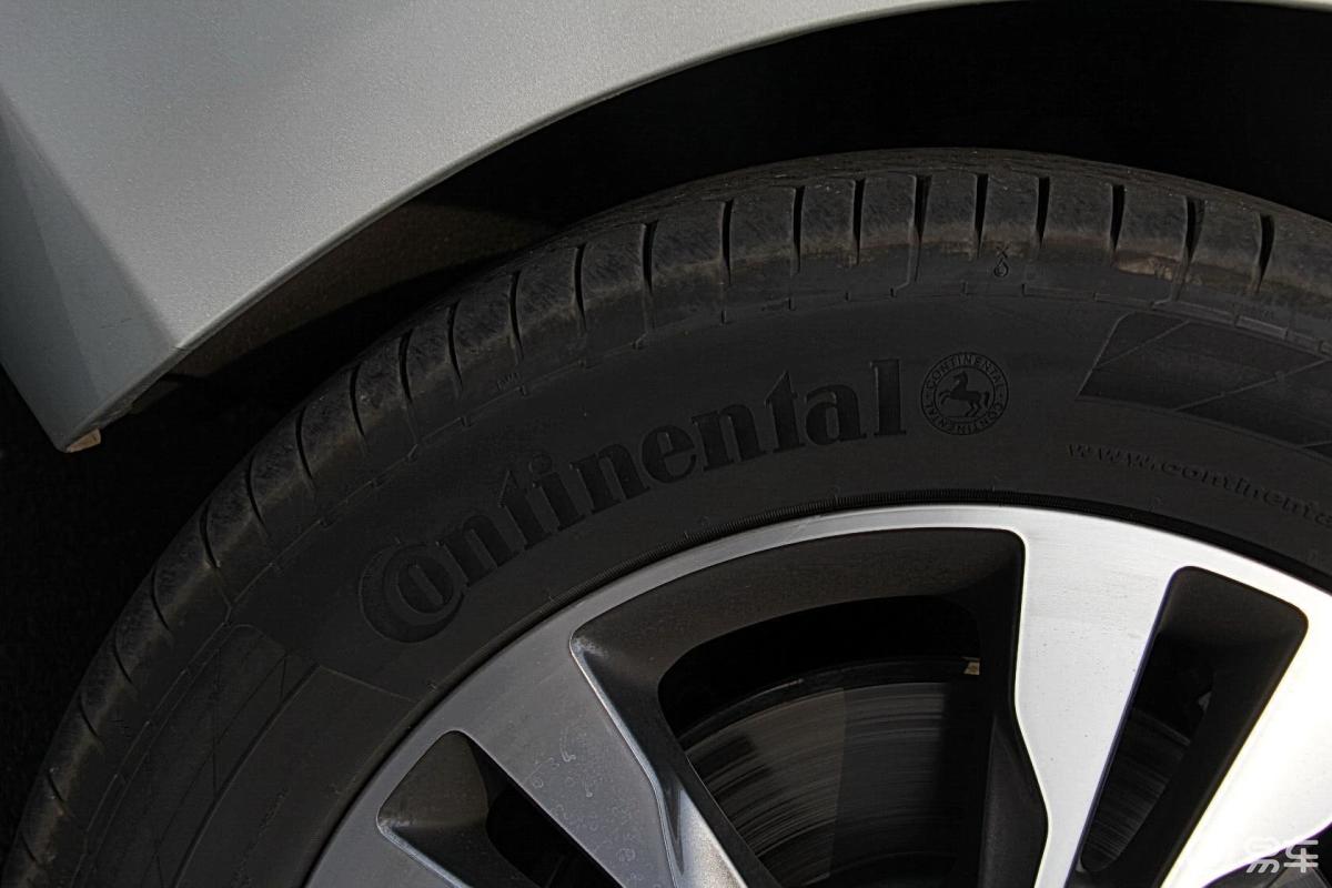 【奔驰v级2016款v260 尊贵版轮胎规格汽车图片-汽车图片大全】-易车