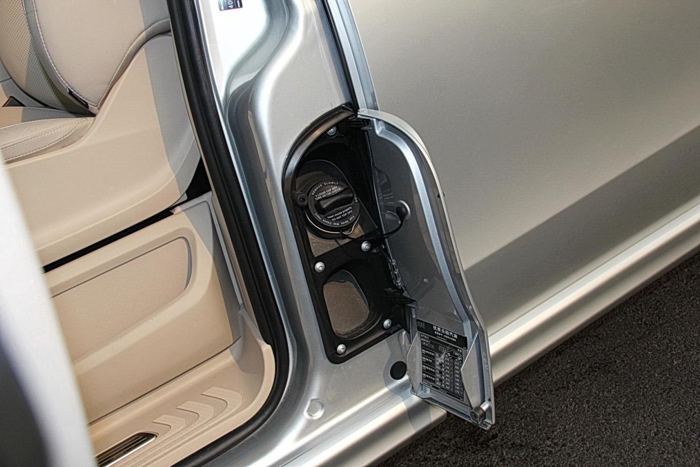 【奔驰v级v260 尊贵版油箱盖图片-汽车图片大全】-易车