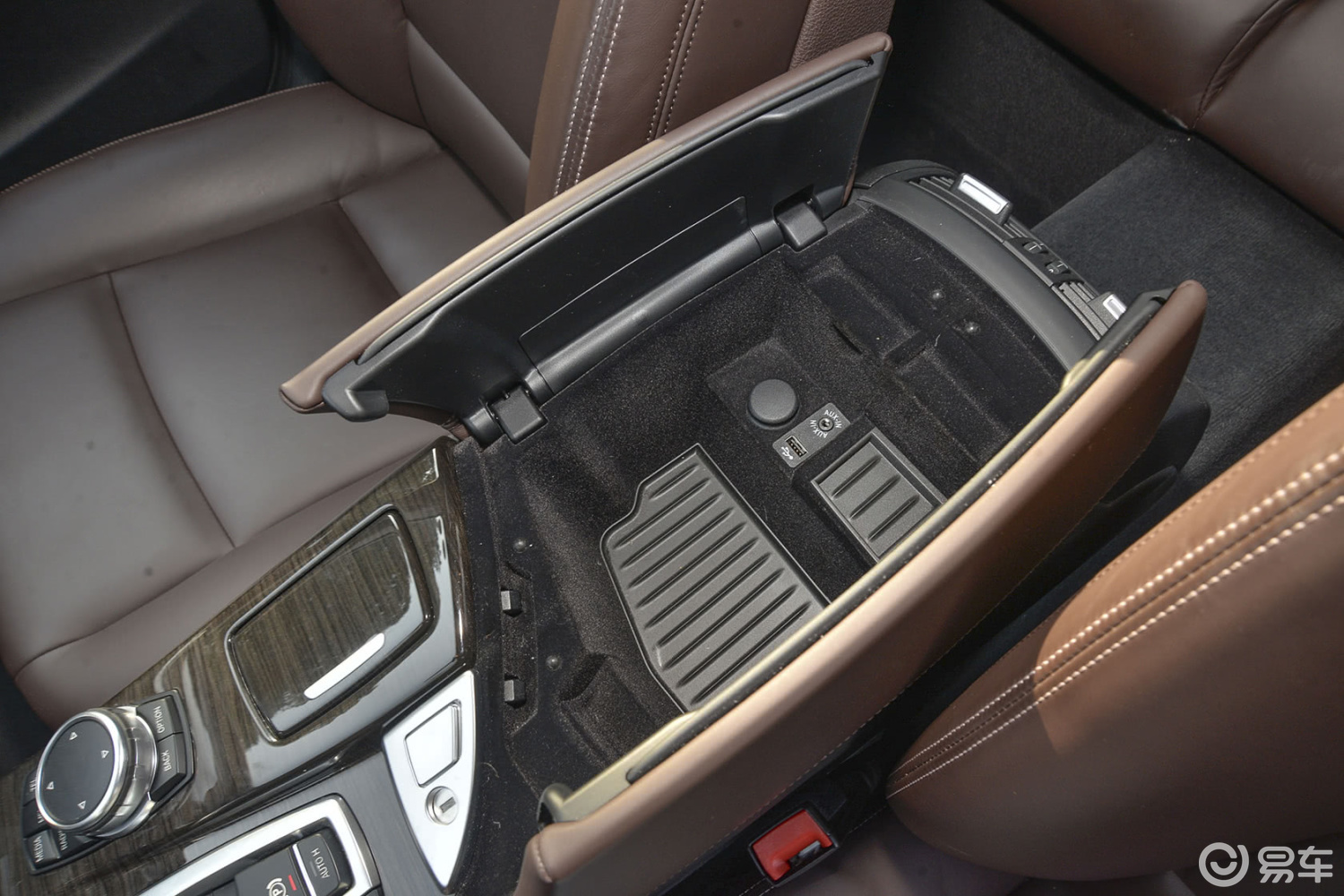 【宝马5系2014款525li 豪华设计套装前排中央扶手箱空间汽车图片-汽车