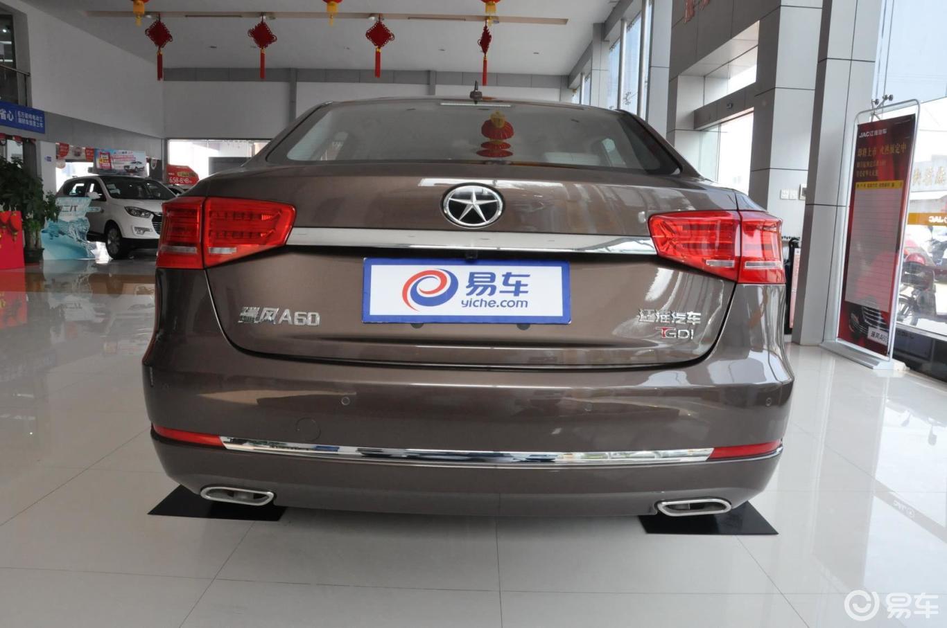 瑞风a60同样也采用了六边形的大嘴式进气格栅,基本上和上一代奥迪a6