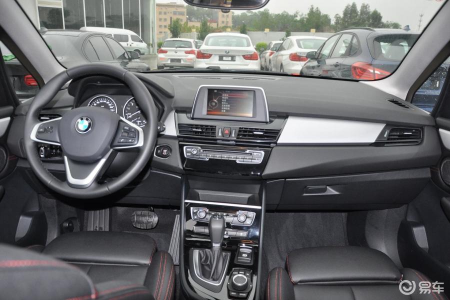 【宝马2系运动旅行车2015款218i 运动设计套装完整内饰(中间位置)汽车