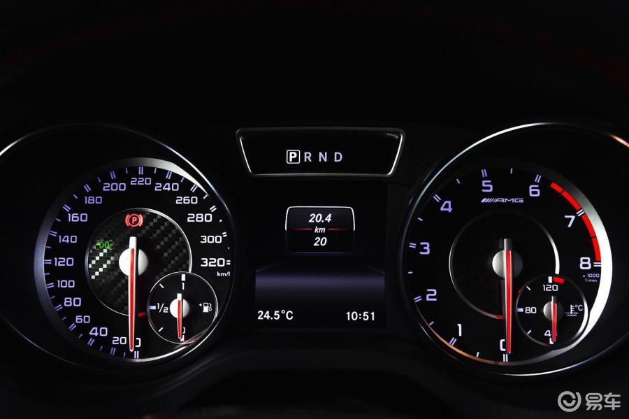 【奔驰cla级amg2014款cla45 amg 4matic仪表盘背光显示汽车图片