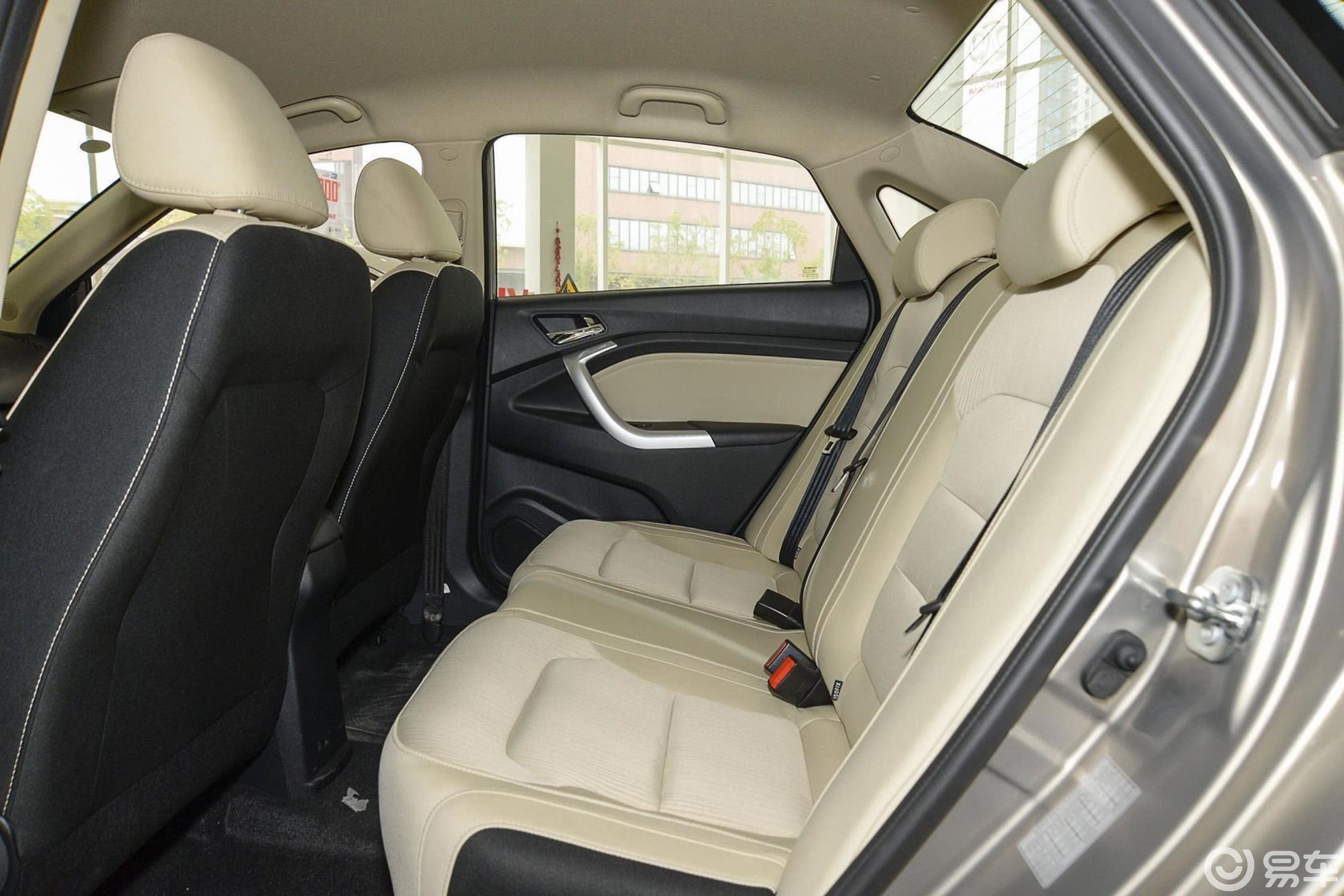 6l 手动 乐动型 国5后排空间体验汽车图片-汽车图片大全】-易车