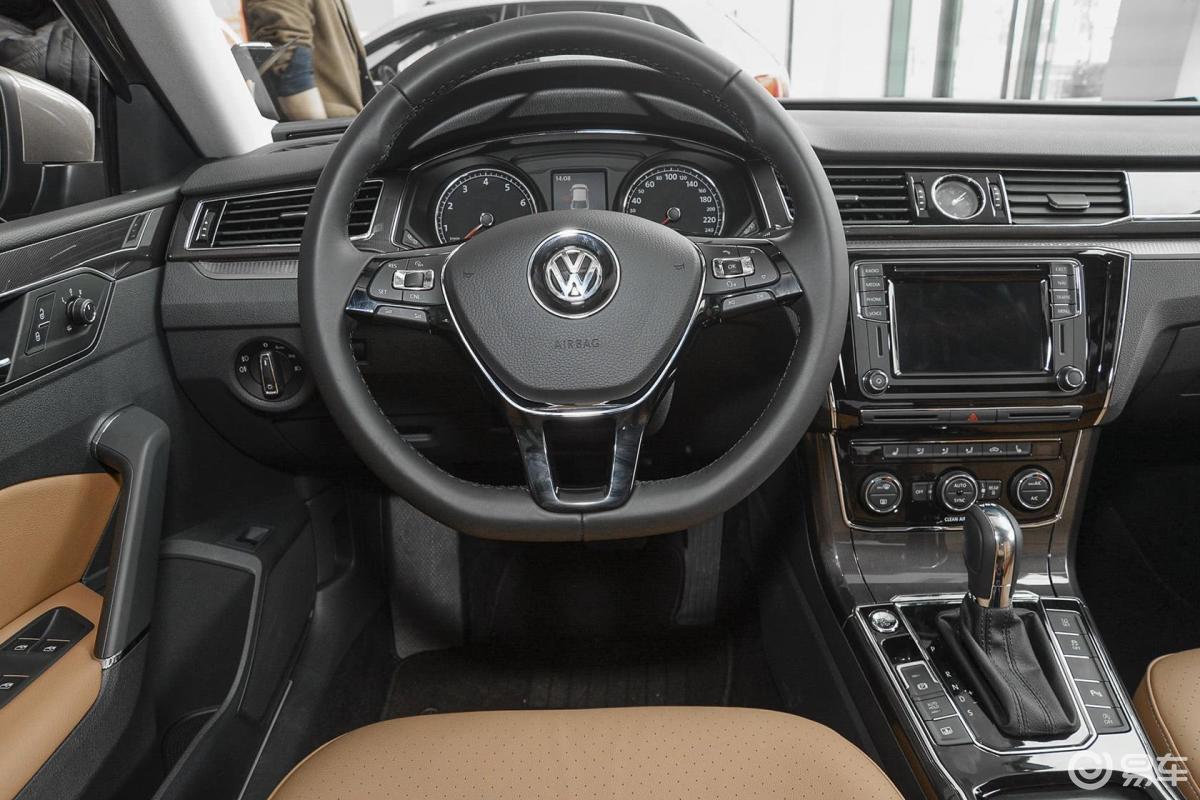 【帕萨特2016款330tsi dsg御尊版侧前45度车头向右水平汽车图片-汽车