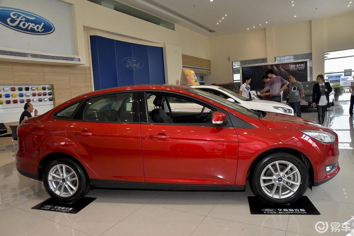 三厢 ecoboost125 自动 超能风尚型正侧车头向右水平汽车图片-汽车