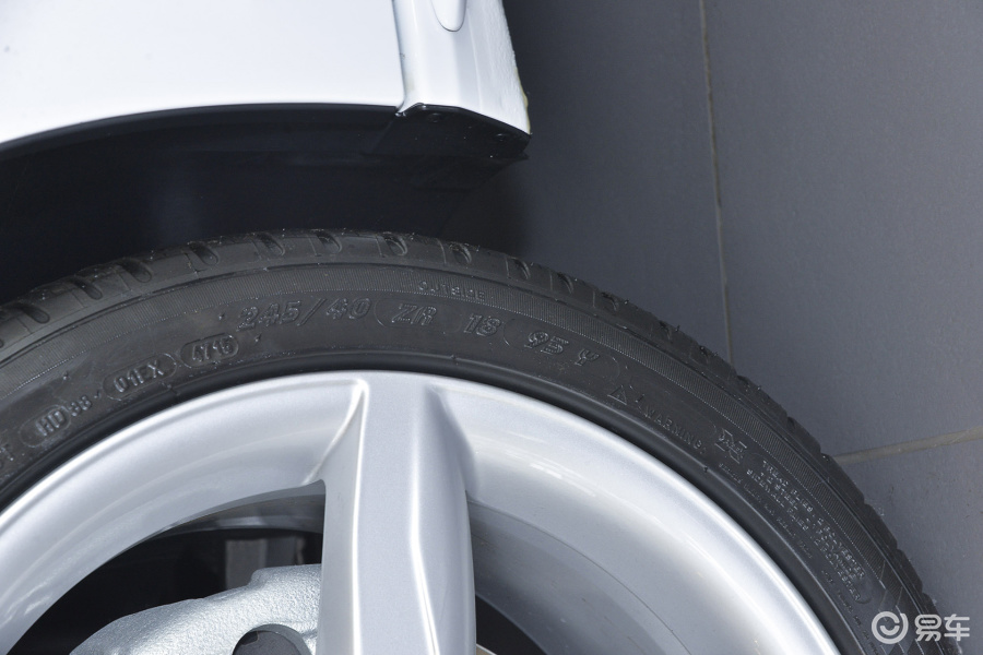 【奥迪a4l2016款35 tfsi 自动 豪华型轮胎规格汽车图片-汽车图片大全