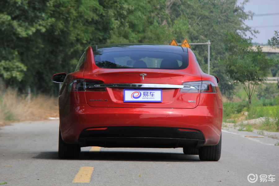 特斯拉model s 正车尾图
