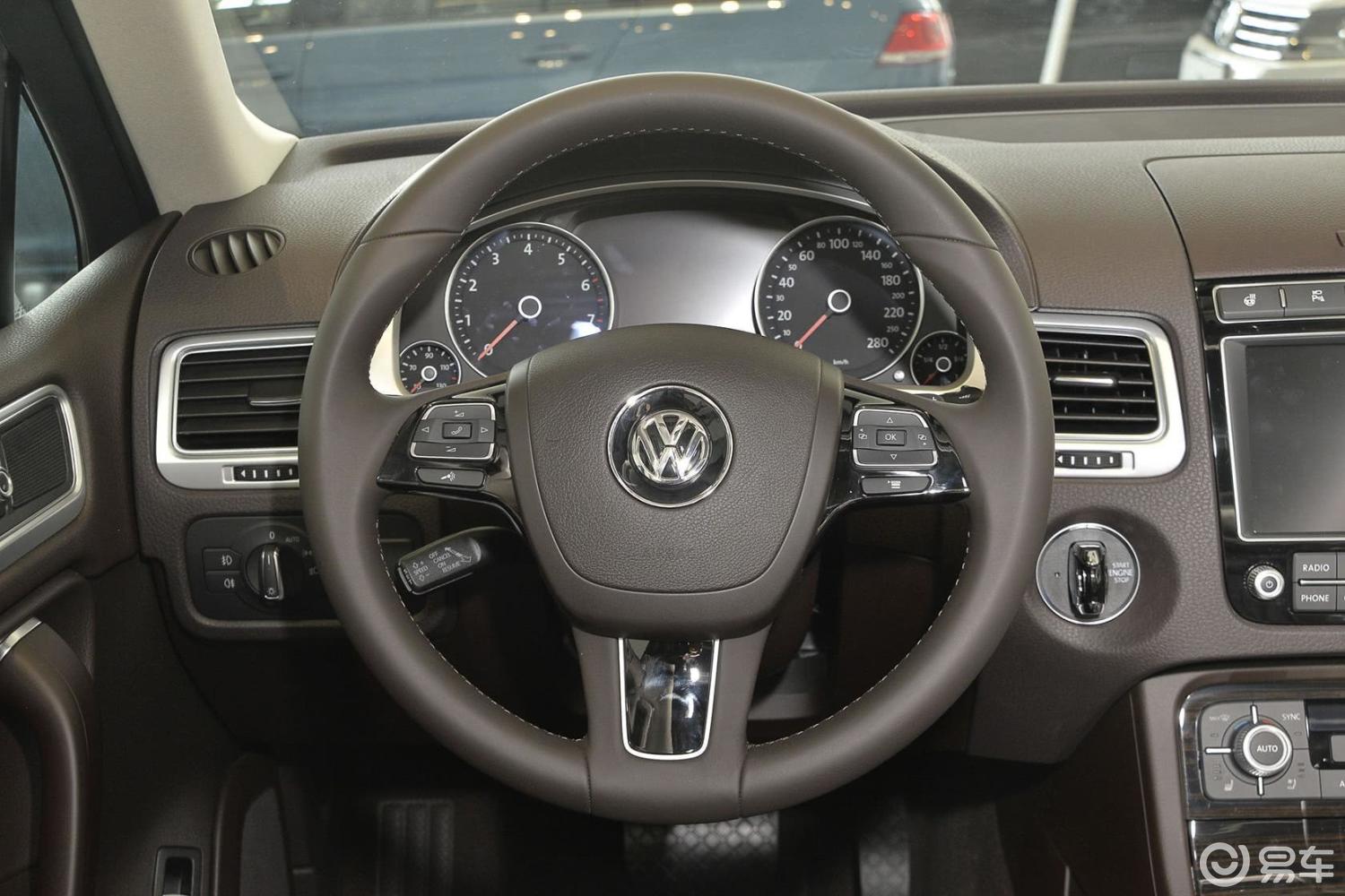 【途锐2016款3.0tsi r-line方向盘汽车图片-汽车图片大全】-易车