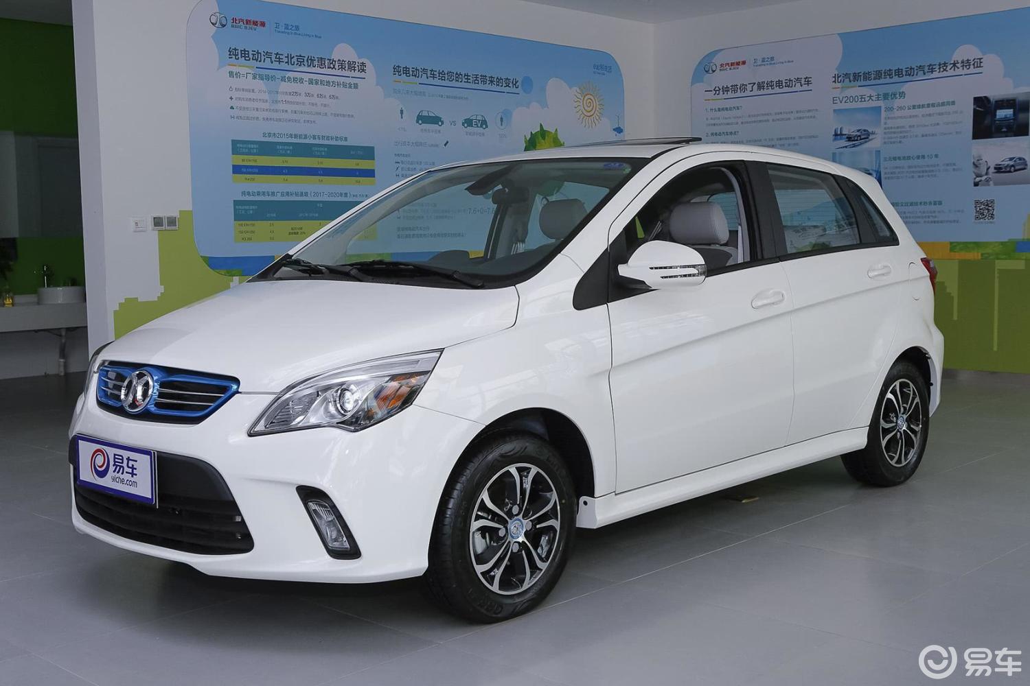 【北汽新能源ev2016款ev160 轻秀版侧前45度车头向左水平汽车图片