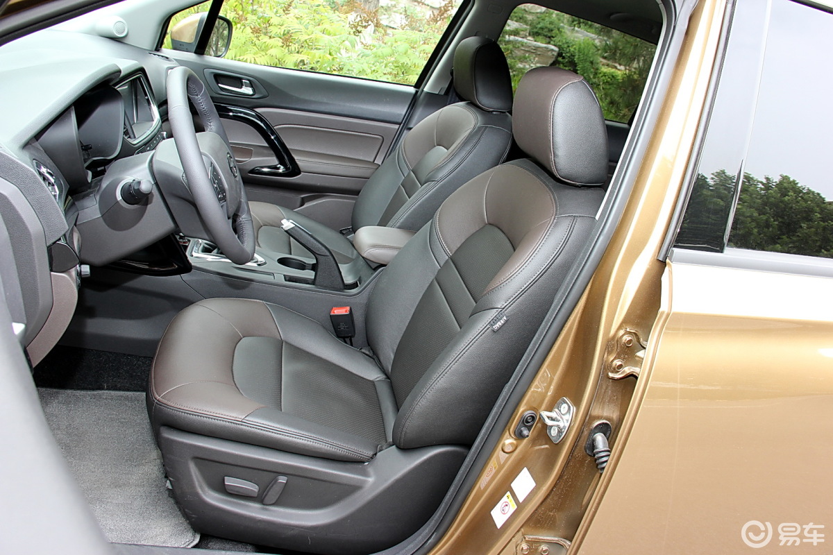 【传祺gs42016款235t 手动 豪华版前排空间汽车图片-汽车图片大全】