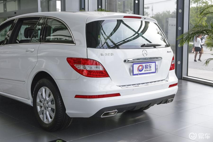 【奔驰r级2014款r 320 4matic 商务型车尾局部汽车图片-汽车图片大全