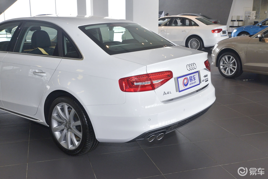 【奥迪a4l2016款45 tfsi quattro 个性运动型 典藏版车尾局部汽车图片