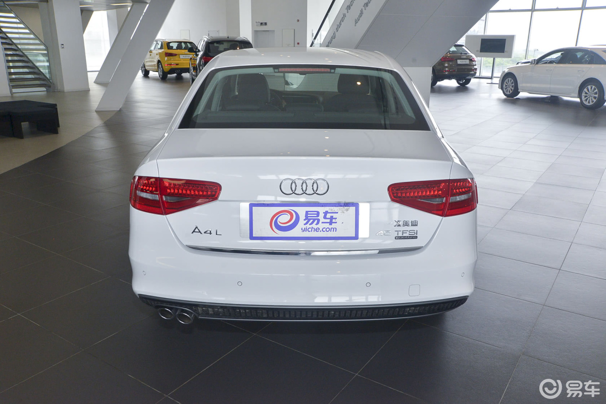 【奥迪a4l2016款45 tfsi quattro 个性运动型 典藏版正后水平汽车图片