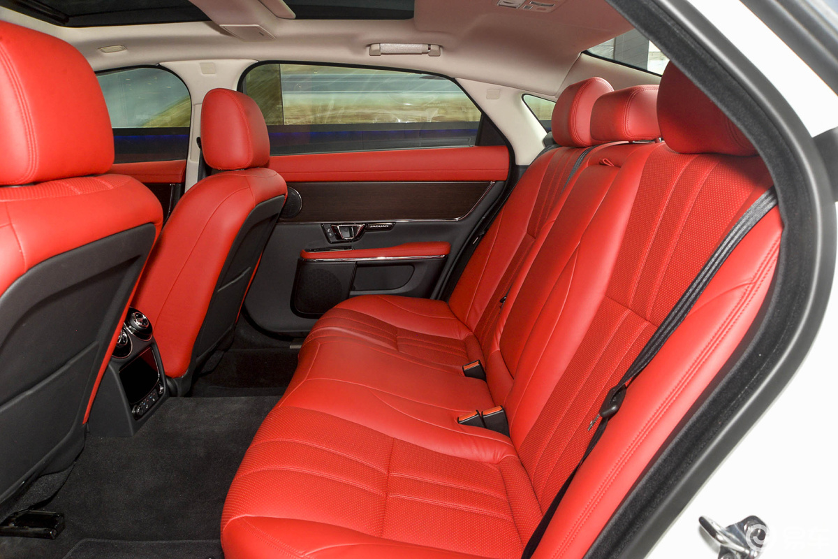 0t 手自一体 两驱 典雅商务版内饰全景正拍汽车图片-汽车图片大全】