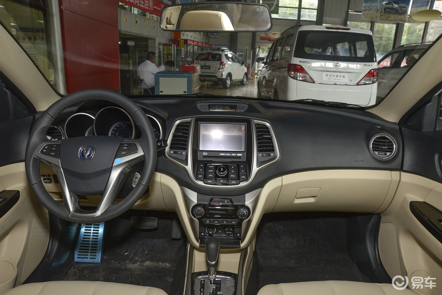 长安轿车逸动 内饰-珍珠白