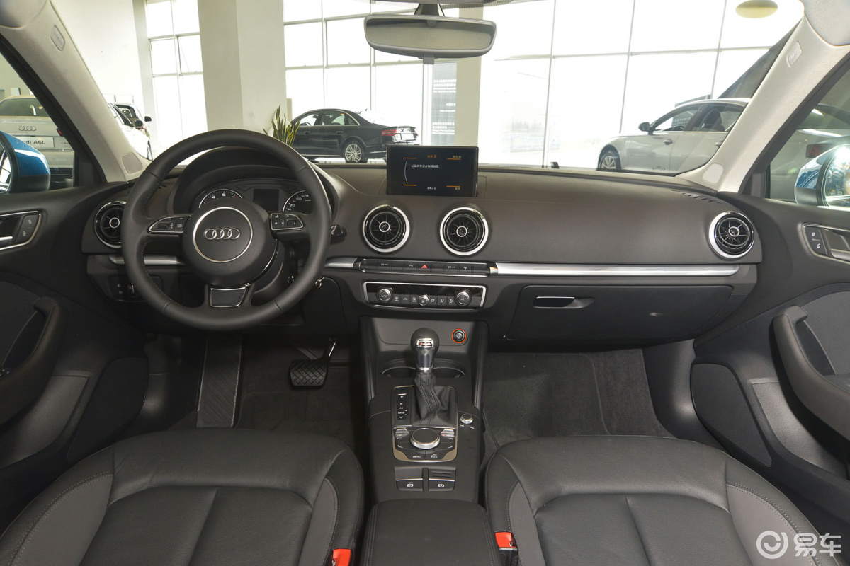 【奥迪a32016款sportback 40tfsi 风尚型内饰全景正拍汽车图片-汽车