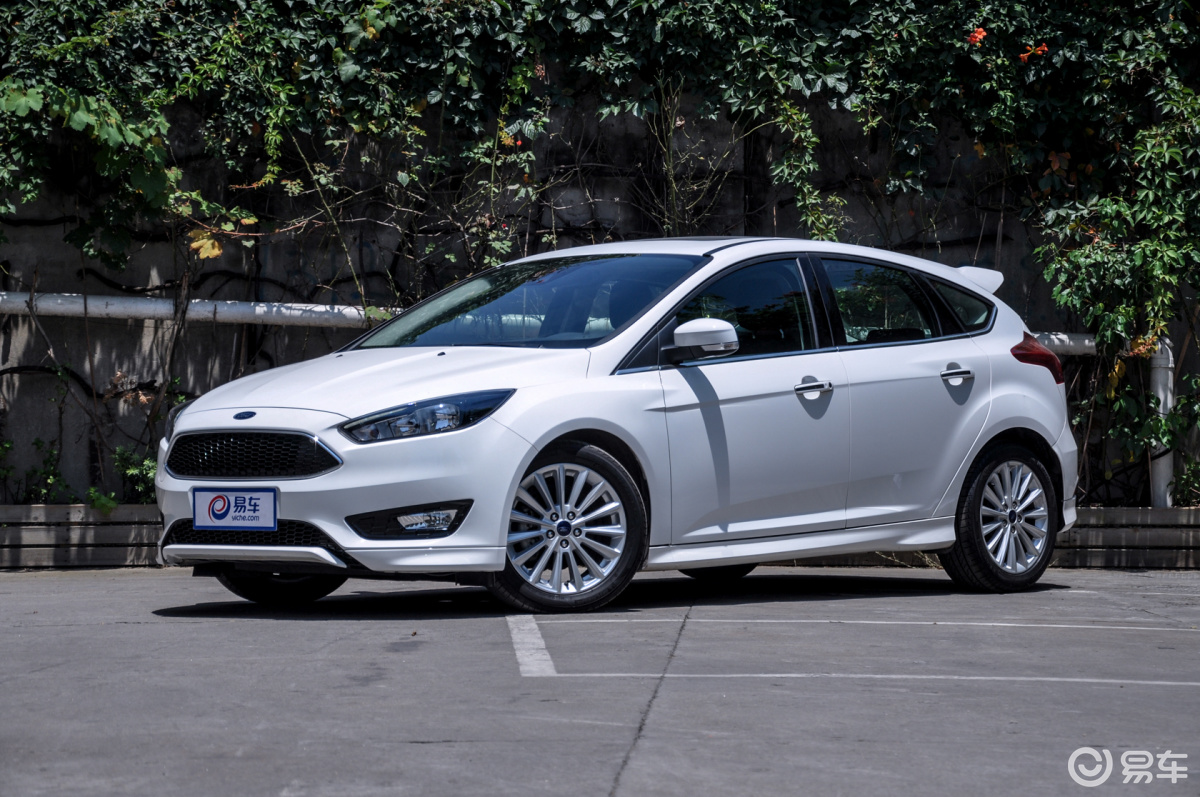 【福克斯两厢2017款ecoboost180 自动 运动型前45度(车头向左)汽车