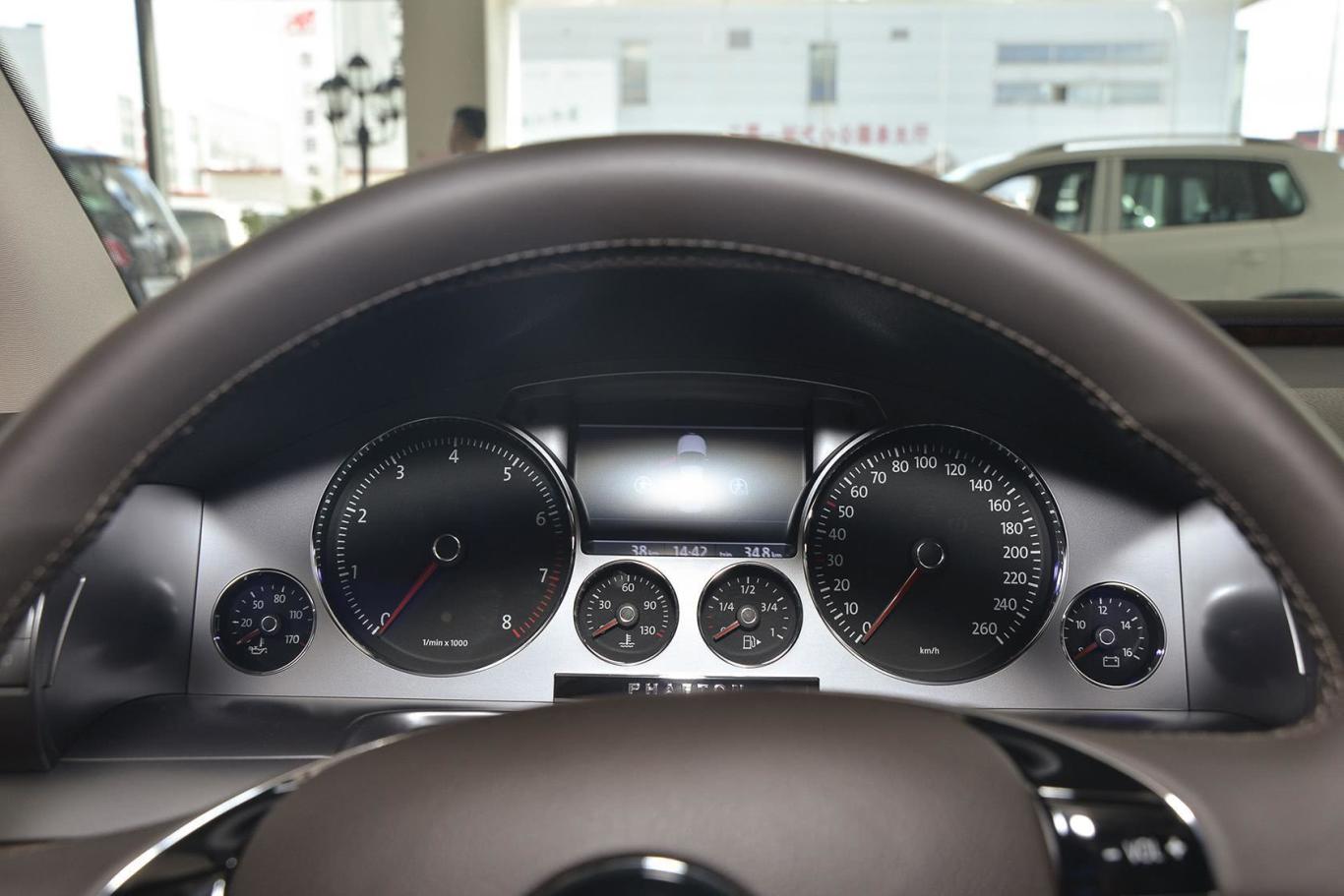 辉腾3.0l 智享版仪表盘