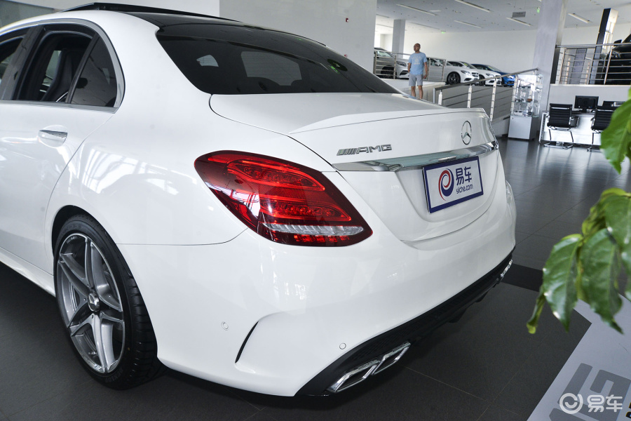 【奔驰c级amg2015款amg c 63车尾局部汽车图片-汽车图片大全】-易车网