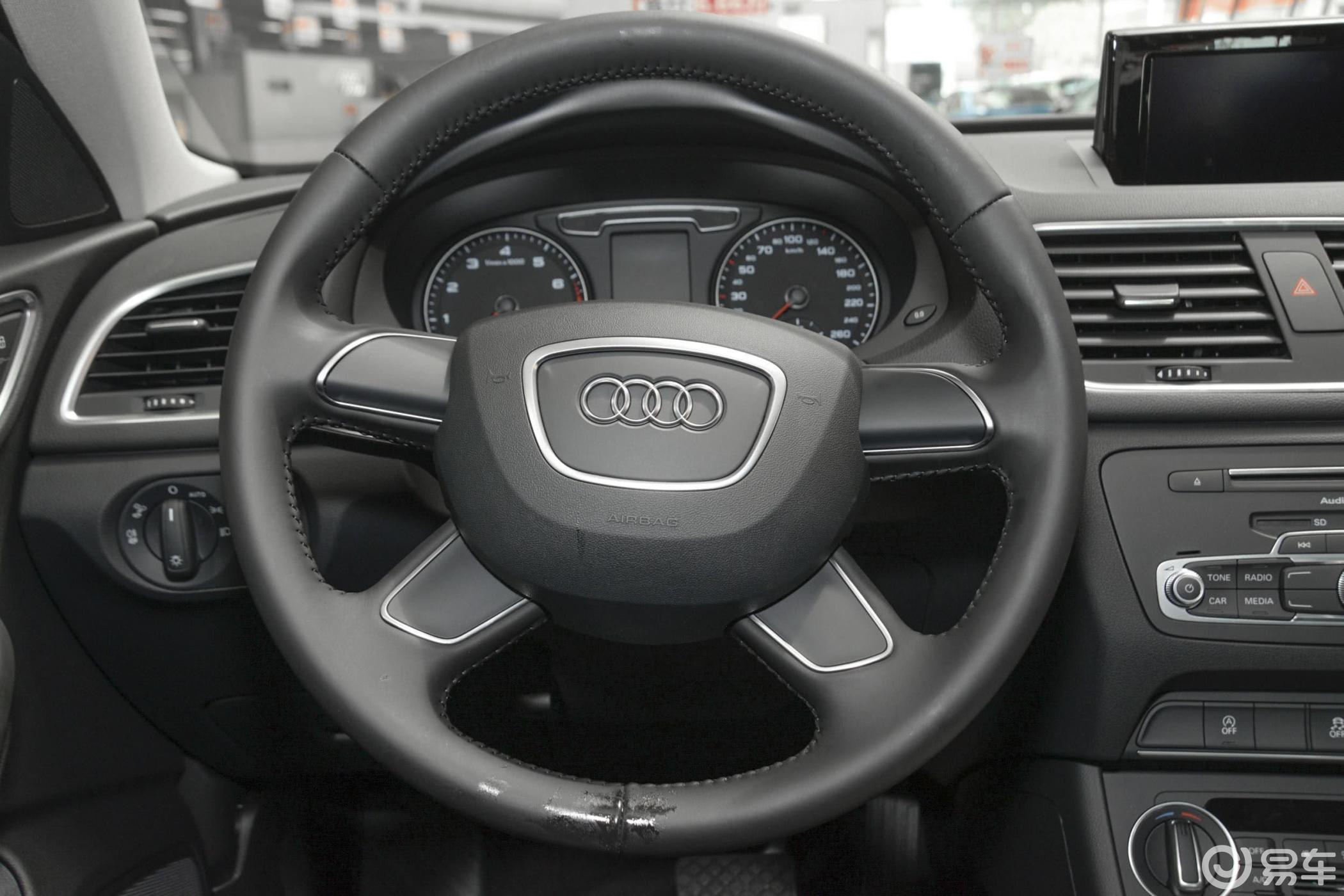 【奥迪q32016款30 tfsi 标准型方向盘汽车图片-汽车图片大全】-易车