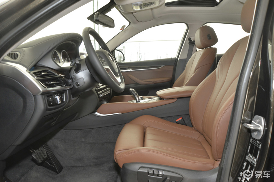 【宝马x62017款xdrive28i前排空间汽车图片-汽车图片大全】-易车网