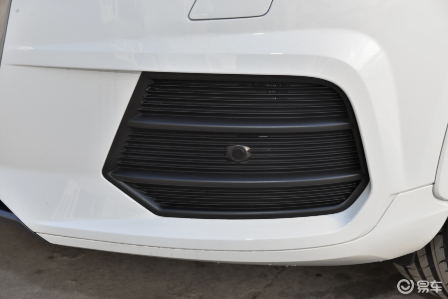 【奥迪q32016款30 tfsi 时尚型雾灯汽车图片-汽车图片大全】-易车网