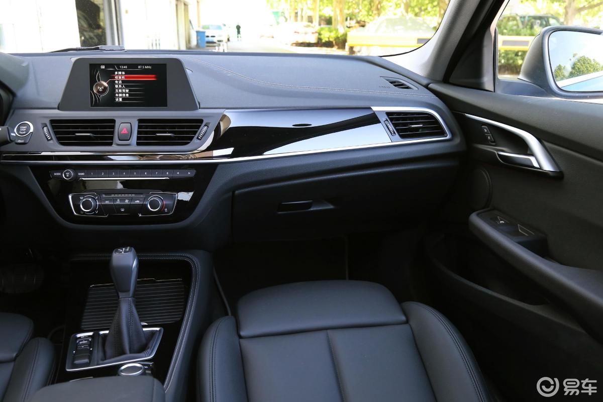 【宝马1系2017款118i 运动版内饰汽车图片-汽车图片大全】-易车