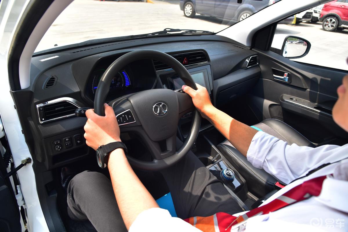 【北汽新能源ec2017款ec180 灵秀版内饰汽车图片-汽车图片大全】-易车