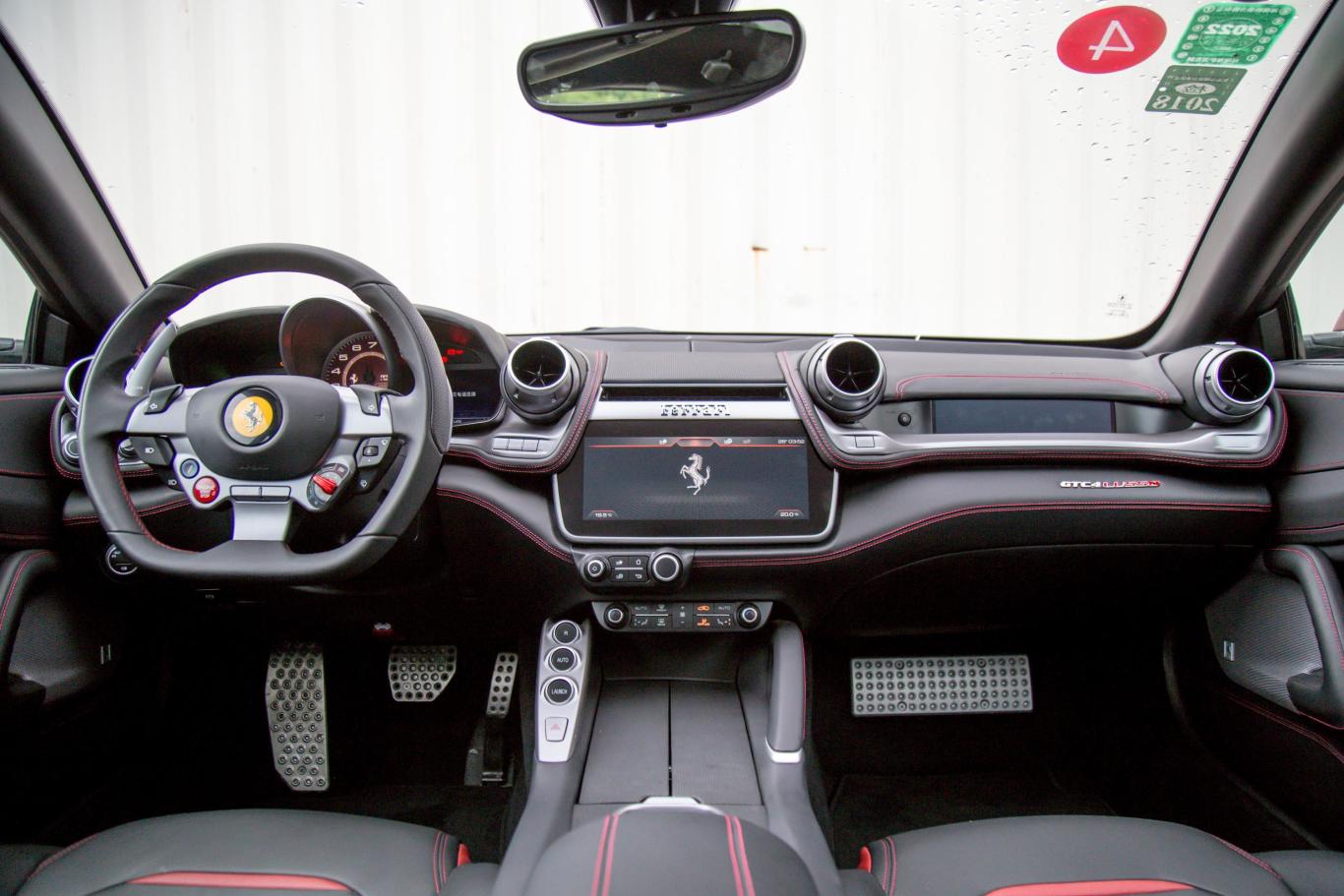gtc4lusso6.3l v12内饰全景正拍