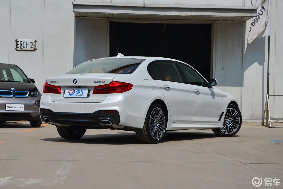 【宝马5系2018款525li 豪华设计套装侧前45度车头向右水平汽车图片