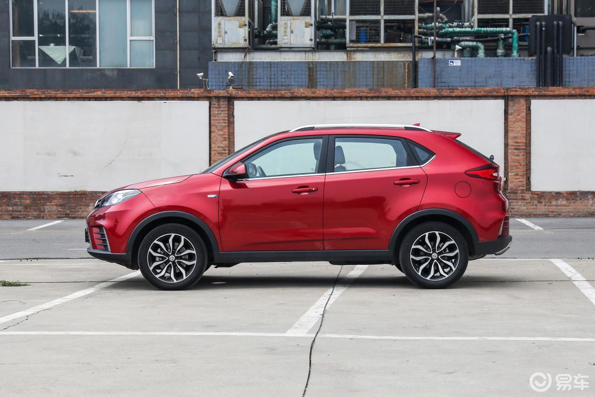 【名爵gs 锐腾2017款30t 双离合 四驱 旗舰版正侧车头向左水平汽车