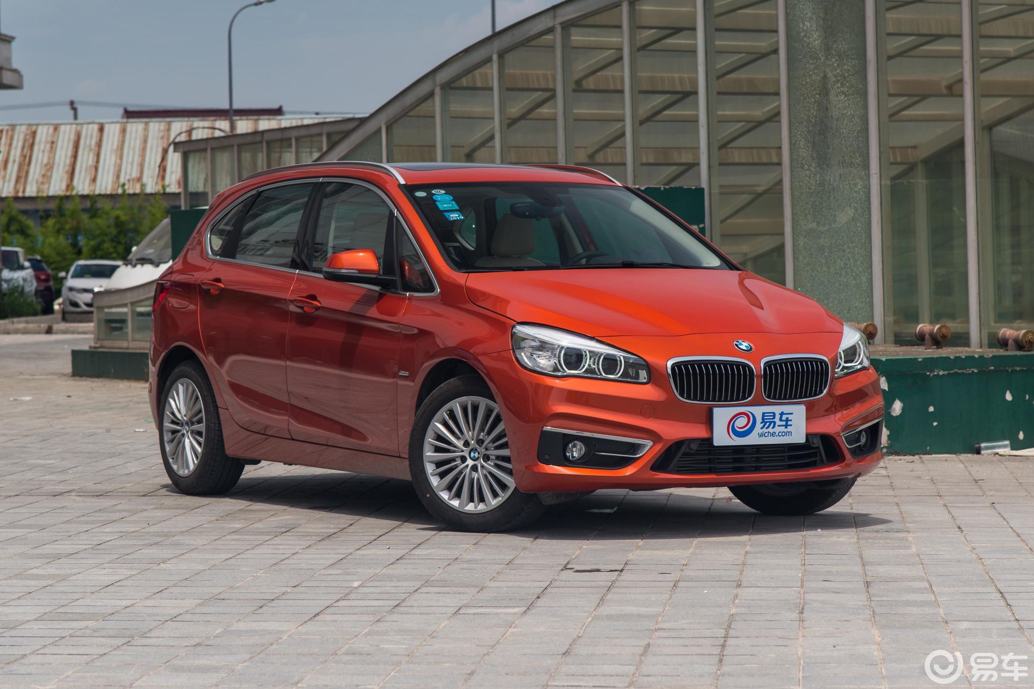 华晨宝马  宝马2系旅行车  2016款  2018款  2016款  220i 豪华设计