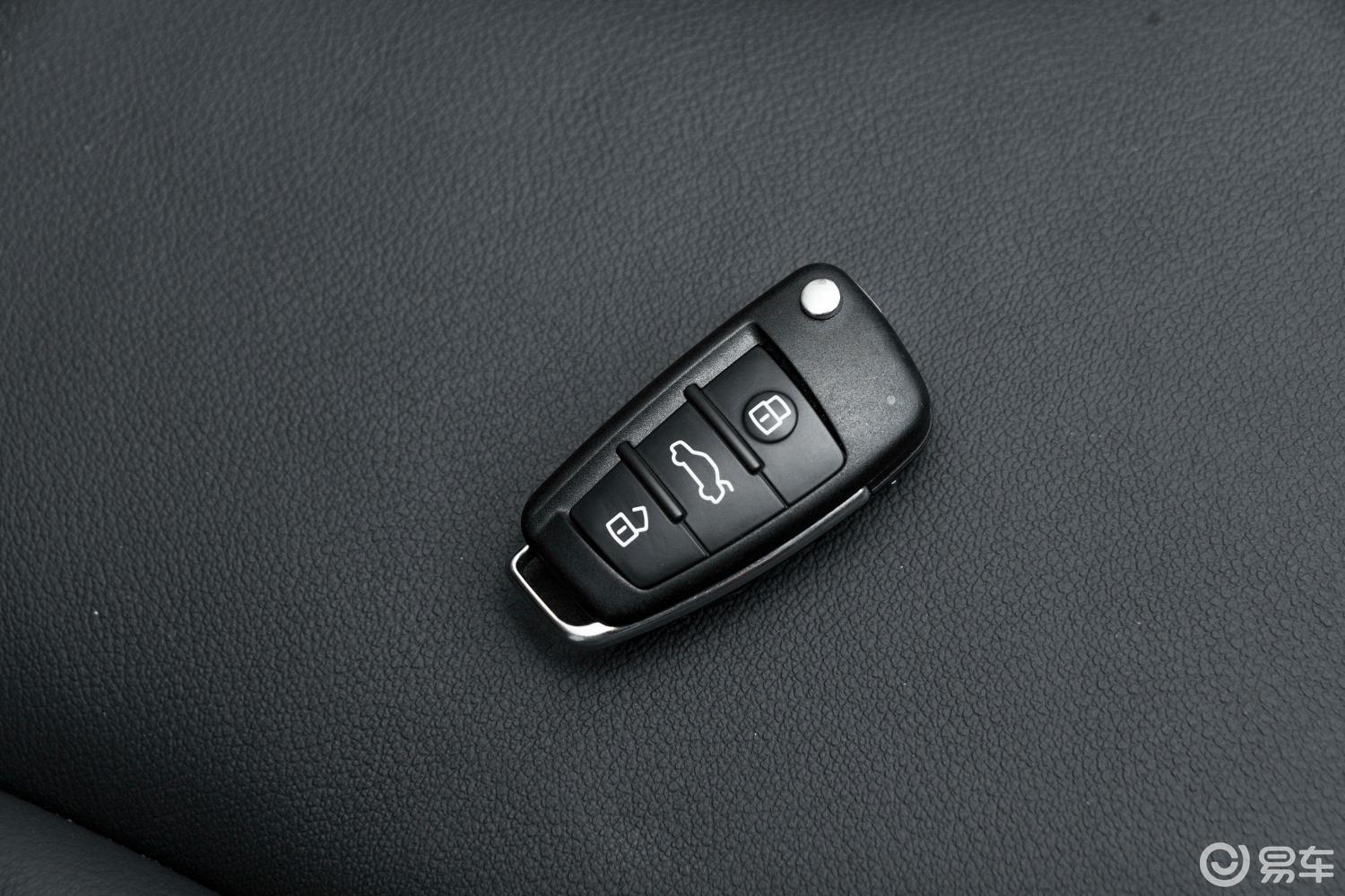 【奥迪q32017款30 tfsi 风尚版内饰汽车图片-汽车图片大全】-易车