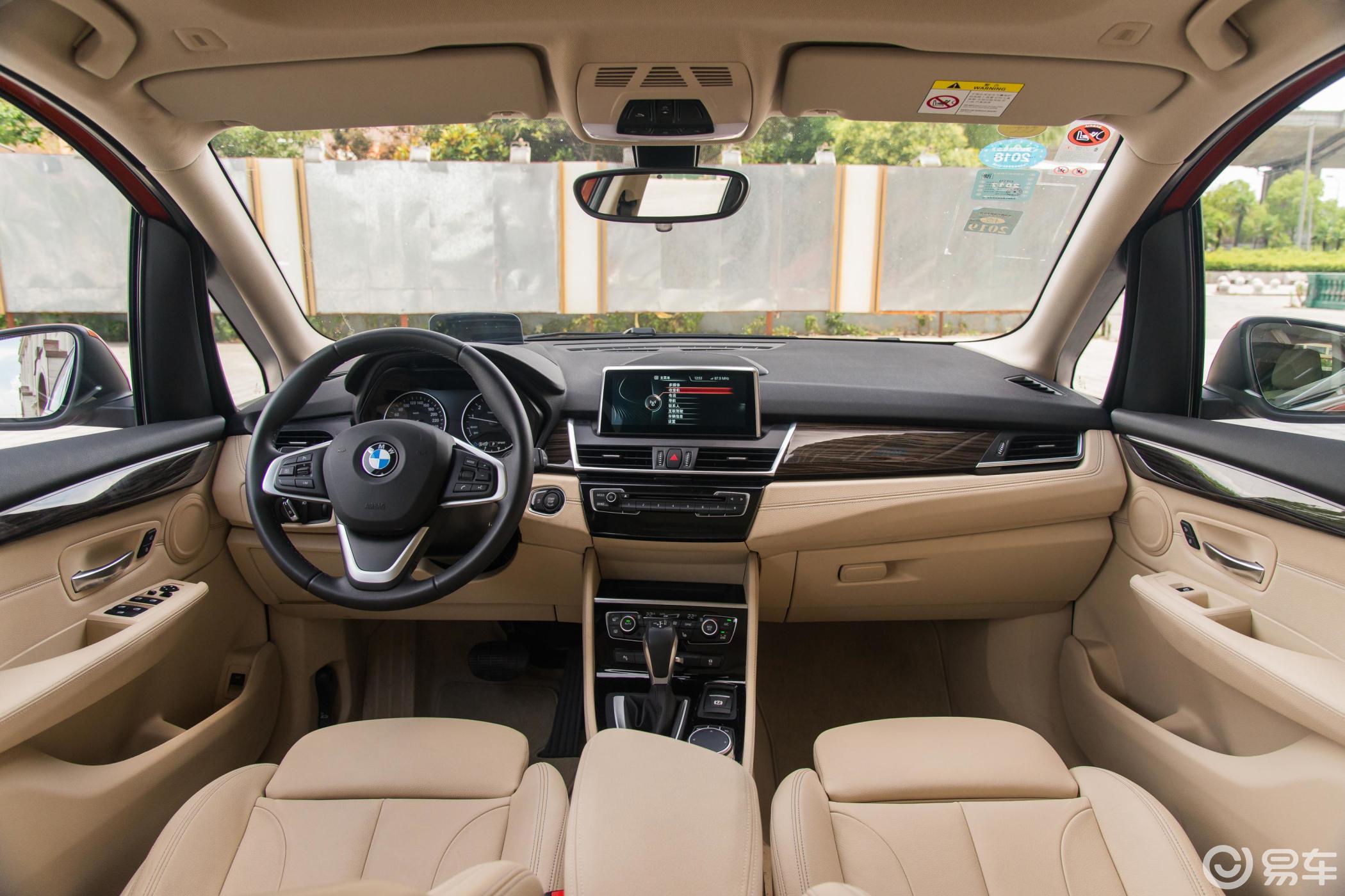 【宝马2系旅行车2016款220i 豪华设计套装内饰全景正拍汽车图片-汽车