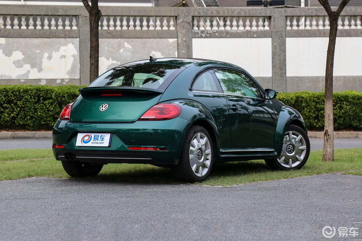 【甲壳虫2017款180tsi 翡冷翠经典版侧后45度车头向右水平汽车图片